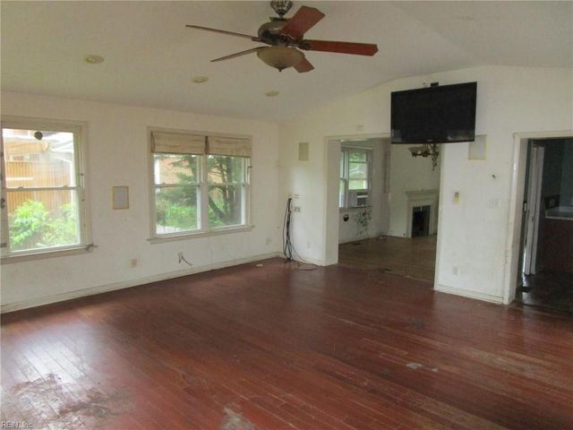 537 Hallmark DR, Newport News, VA 23606