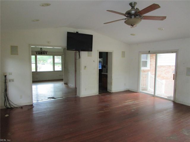 537 Hallmark DR, Newport News, VA 23606