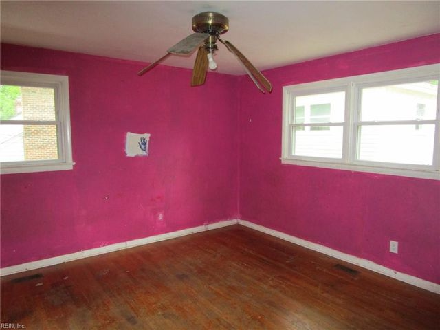 537 Hallmark DR, Newport News, VA 23606