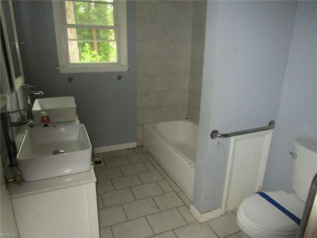 537 Hallmark DR, Newport News, VA 23606