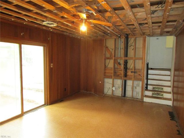 537 Hallmark DR, Newport News, VA 23606