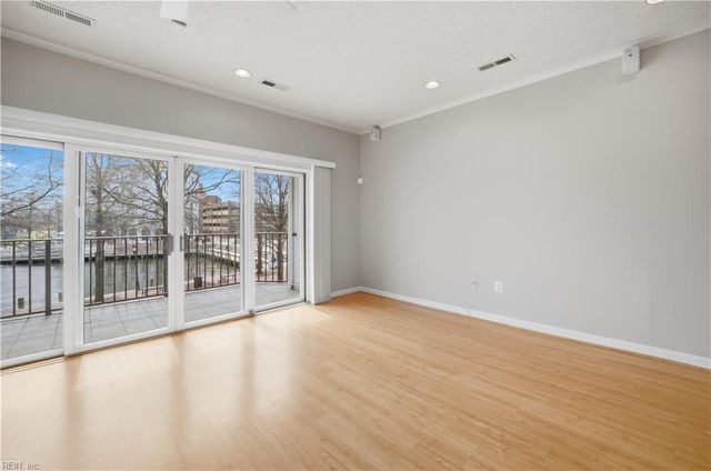 475 Water St Apt 212, Portsmouth, VA 23704