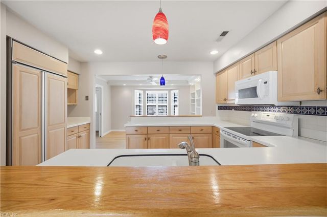 475 Water St Apt 212, Portsmouth, VA 23704