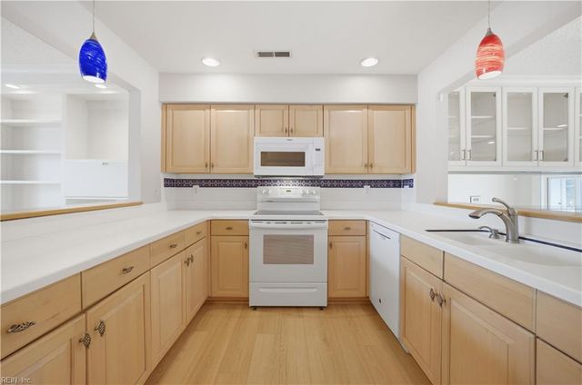 475 Water St Apt 212, Portsmouth, VA 23704