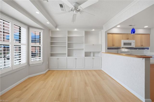 475 Water St Apt 212, Portsmouth, VA 23704