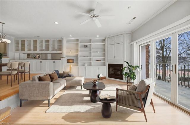 475 Water St Apt 212, Portsmouth, VA 23704