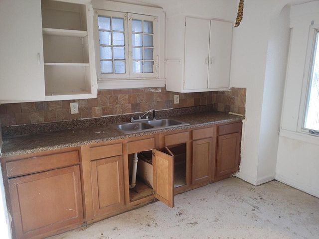 2922 N 6th STREET, Milwaukee, WI 53212