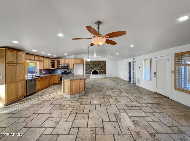 6325 E SWEETWATER Avenue, Scottsdale, AZ 85254