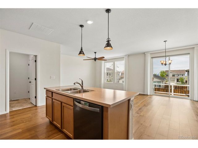 855 N Waterloo Cir, Aurora, CO 80018