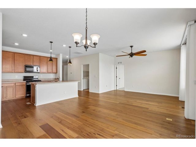 855 N Waterloo Cir, Aurora, CO 80018