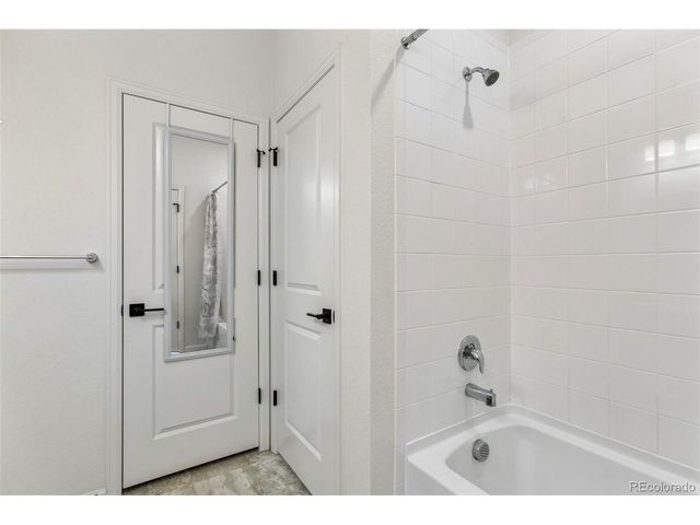 855 N Waterloo Cir, Aurora, CO 80018