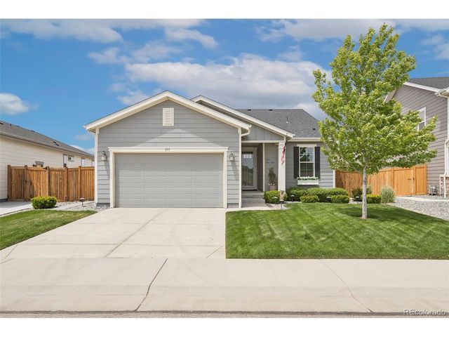 855 N Waterloo Cir, Aurora, CO 80018