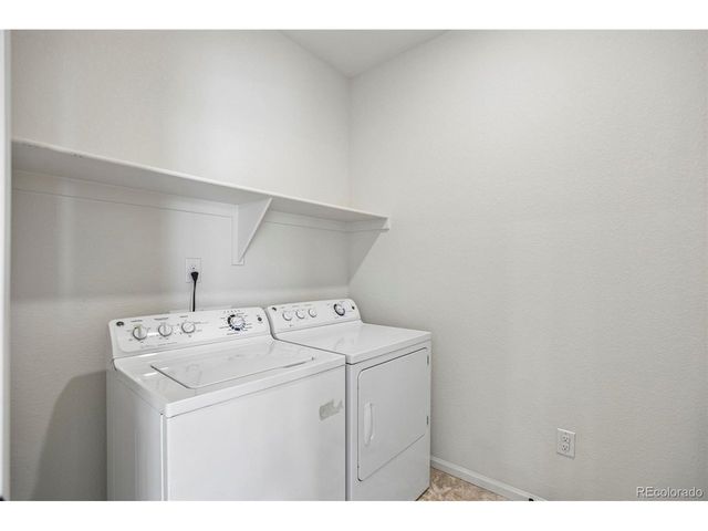 855 N Waterloo Cir, Aurora, CO 80018