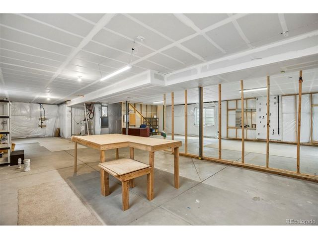 855 N Waterloo Cir, Aurora, CO 80018