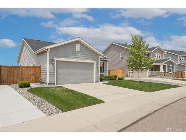 855 N Waterloo Cir, Aurora, CO 80018