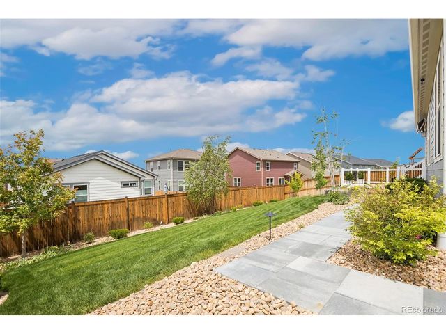 855 N Waterloo Cir, Aurora, CO 80018