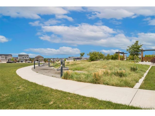 855 N Waterloo Cir, Aurora, CO 80018