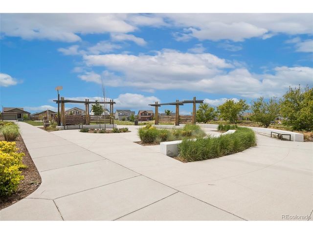855 N Waterloo Cir, Aurora, CO 80018