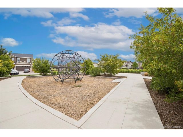 855 N Waterloo Cir, Aurora, CO 80018