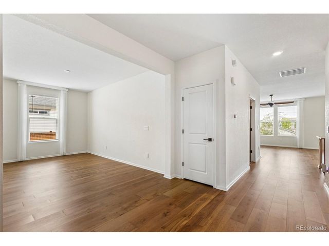 855 N Waterloo Cir, Aurora, CO 80018