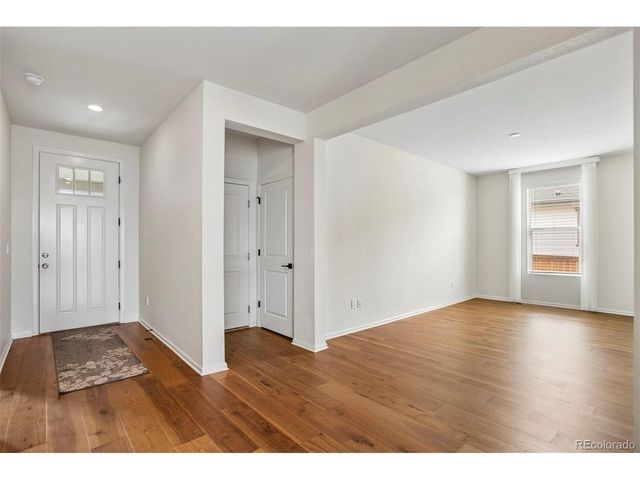 855 N Waterloo Cir, Aurora, CO 80018