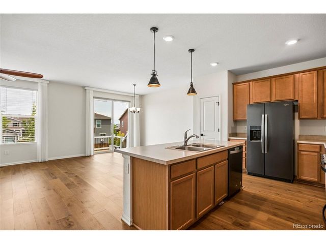855 N Waterloo Cir, Aurora, CO 80018