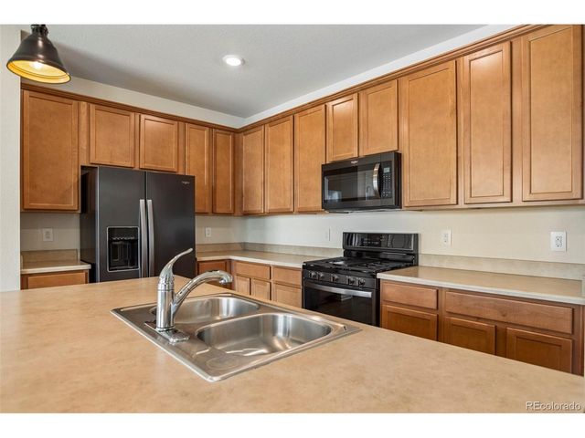 855 N Waterloo Cir, Aurora, CO 80018
