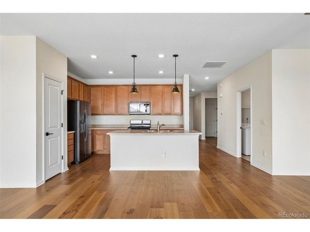 855 N Waterloo Cir, Aurora, CO 80018