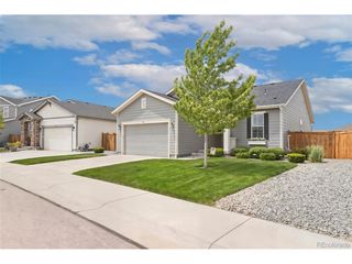 855 N Waterloo Cir, Aurora, CO 80018