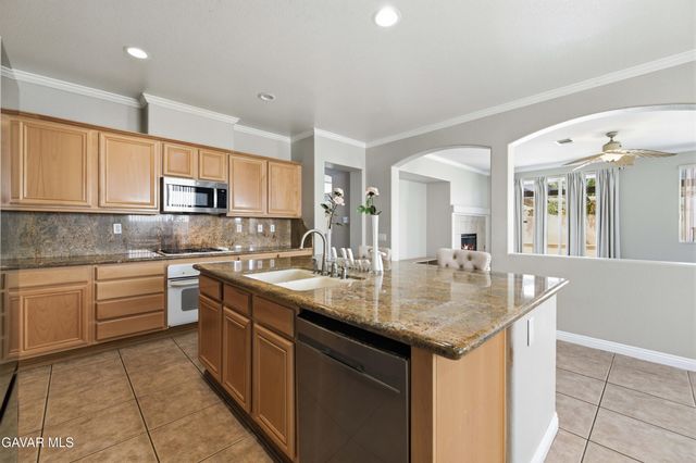 4613 W Avenue J13, Lancaster, CA 93536