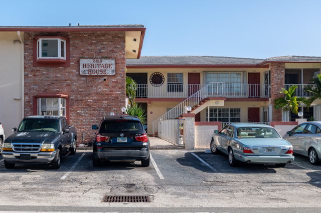 3215 NE 15TH Street 204, Pompano Beach, FL 33062