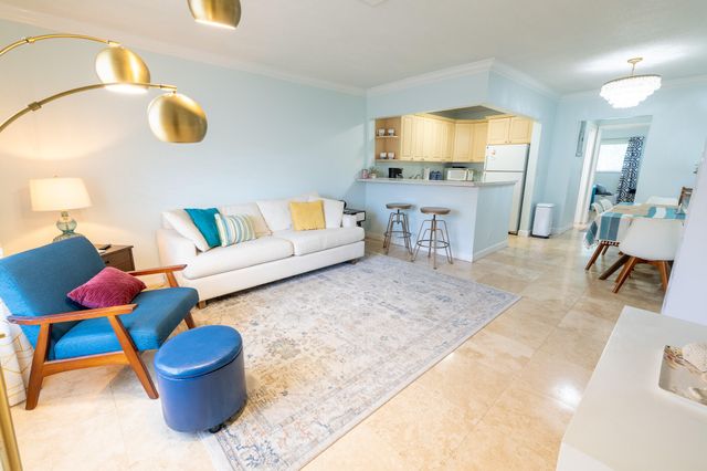 3215 NE 15TH Street 204, Pompano Beach, FL 33062
