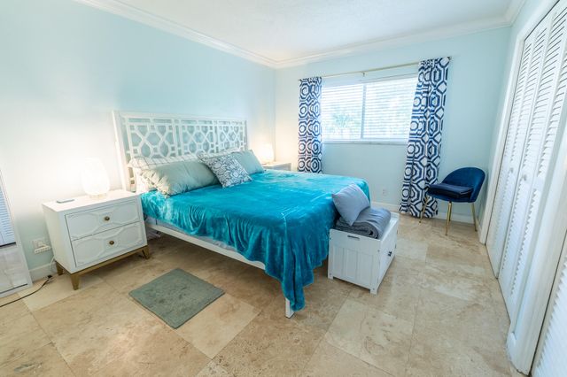 3215 NE 15TH Street 204, Pompano Beach, FL 33062