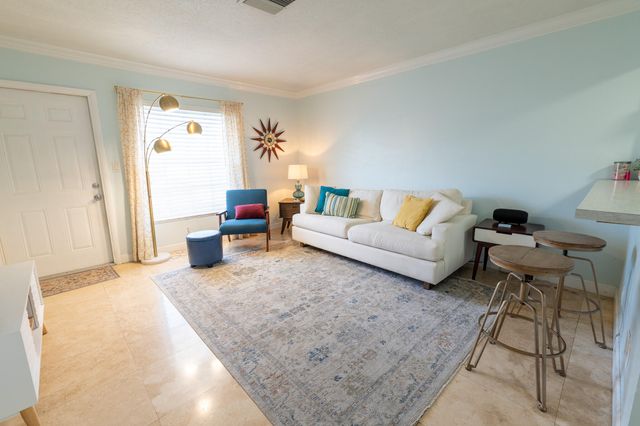 3215 NE 15TH Street 204, Pompano Beach, FL 33062