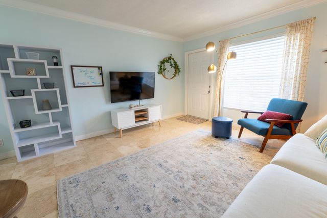 3215 NE 15TH Street 204, Pompano Beach, FL 33062