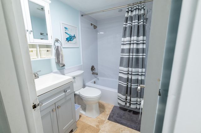 3215 NE 15TH Street 204, Pompano Beach, FL 33062
