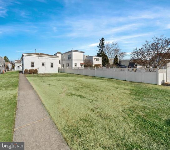 4 CORINNE CT, Wilmington, DE 19809