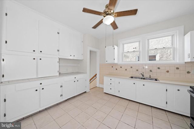 4 CORINNE CT, Wilmington, DE 19809