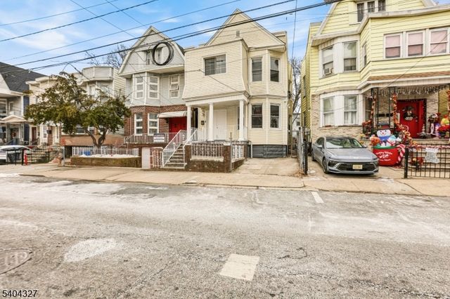 221 Wilkinson Ave, Jersey City, NJ 07305