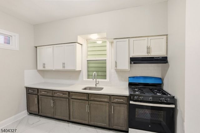 221 Wilkinson Ave, Jersey City, NJ 07305