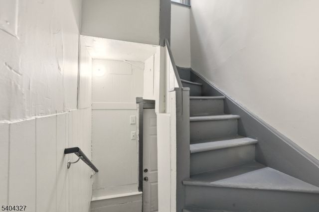 221 Wilkinson Ave, Jersey City, NJ 07305