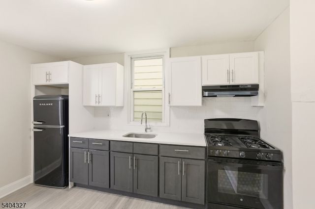 221 Wilkinson Ave, Jersey City, NJ 07305