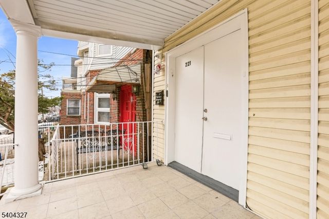 221 Wilkinson Ave, Jersey City, NJ 07305