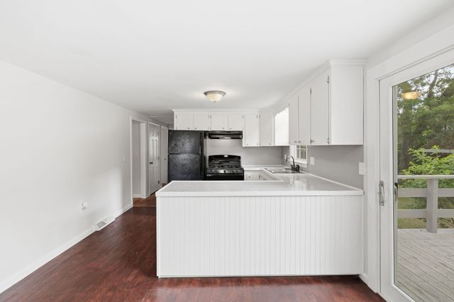 90 Castlewood Circle, Hyannis, MA 02601