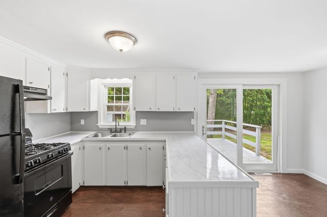 90 Castlewood Circle, Hyannis, MA 02601