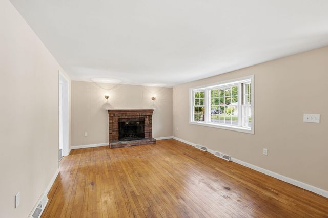 90 Castlewood Circle, Hyannis, MA 02601