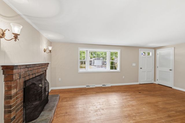 90 Castlewood Circle, Hyannis, MA 02601