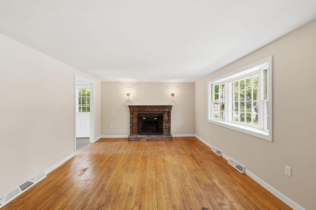 90 Castlewood Circle, Hyannis, MA 02601