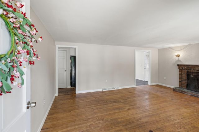 90 Castlewood Circle, Hyannis, MA 02601