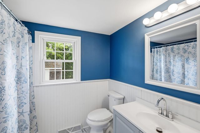 90 Castlewood Circle, Hyannis, MA 02601